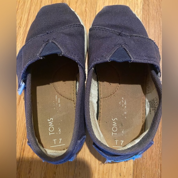 Toms - Picture 3 of 6